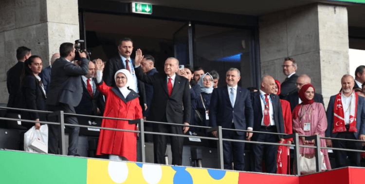 Cumhurbaşkanı Erdoğan, Türkiye-Hollanda maçında milli takımı yalnız bırakmadı