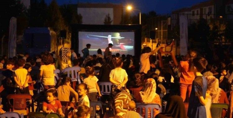 Adıyamanlı çocuklar açık hava sinemasını çok sevdi
