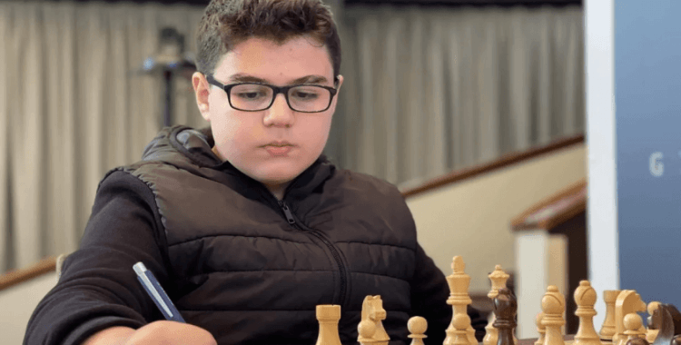 13 yaşındaki Yağız Kaan, satranç efsanesi Magnus Carlsen'i mat etti