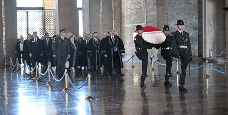 Uyuşmazlık Mahkemesi Başkanlığı heyeti Anıtkabir'i ziyaret etti