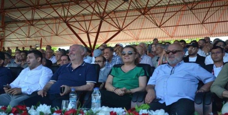 Kocaelili pehlivanları desteklemek için Edirne’ye gitti
