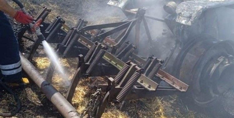 Diyarbakır'da anız yangınına müdahalede traktör yandı