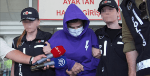 İzmir'de dolandırıcılık ve zimmet operasyonunda gözaltına alınan banka şube müdürü adliyede