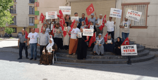 PKK mağduru ailelerin HDP il binası önündeki 'evlat nöbeti' devam ediyor
