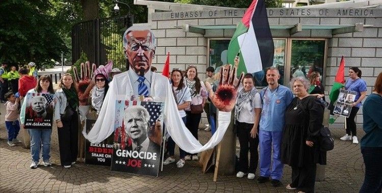 İrlanda'nın başkenti Dublin'de sağlık çalışanlarından Filistin'e destek gösterisi