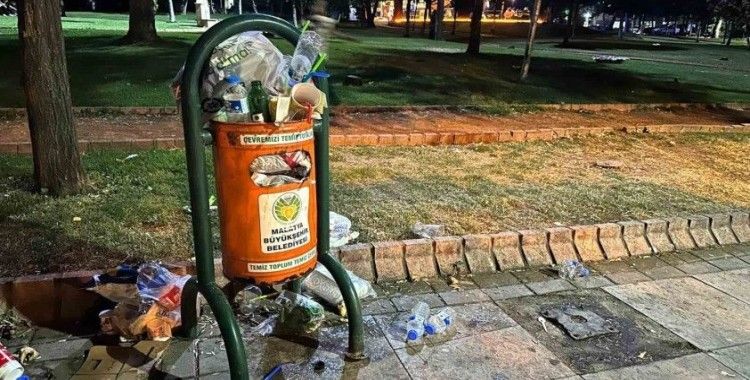 Malatya Büyükşehir Belediyesi’ne çöp tepkisi
