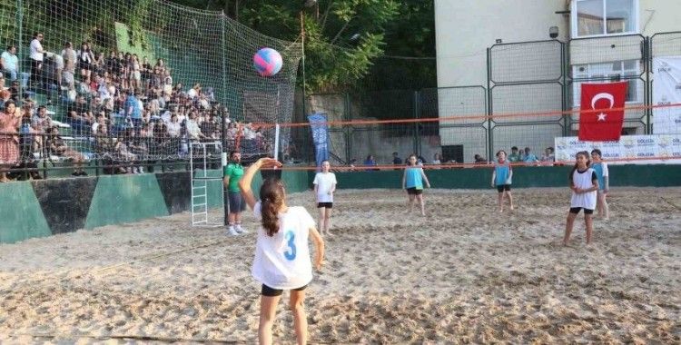 Gölcük’te plaj voleybol turnuvası heyecanı başlıyor
