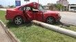 Konya’da otomobil aydınlatma direğine çarptı: 2 yaralı
