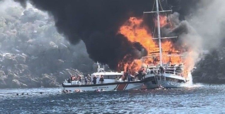 Marmaris'te yanarak batan teknenin sahibi ve kaptanı adliyeye çıkarıldı