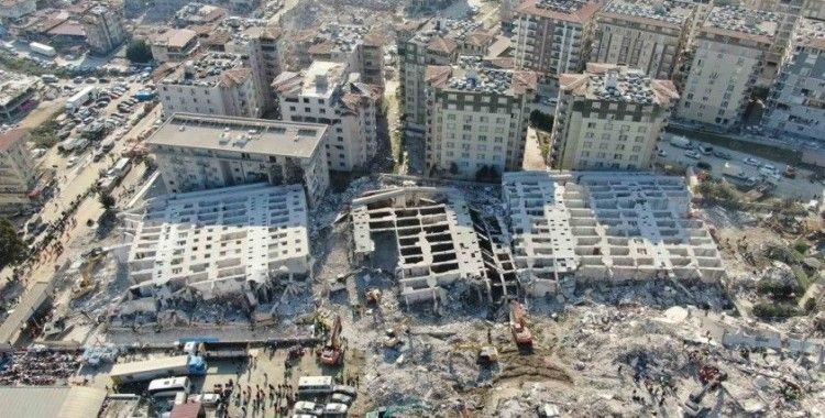 Yüzlerce kişiye mezar olan Rönesans Rezidans duruşmasında kalp krizi geçiren sanık hastaneye kaldırıldı
