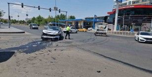 Diyarbakır’da iki otomobil çarpıştı: 2 hafif yaralı
