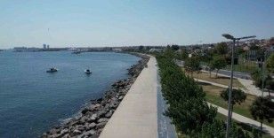 İstanbul’da sıcak hava bunaltıyor: Fatih’te park ve sahil boş kaldı
