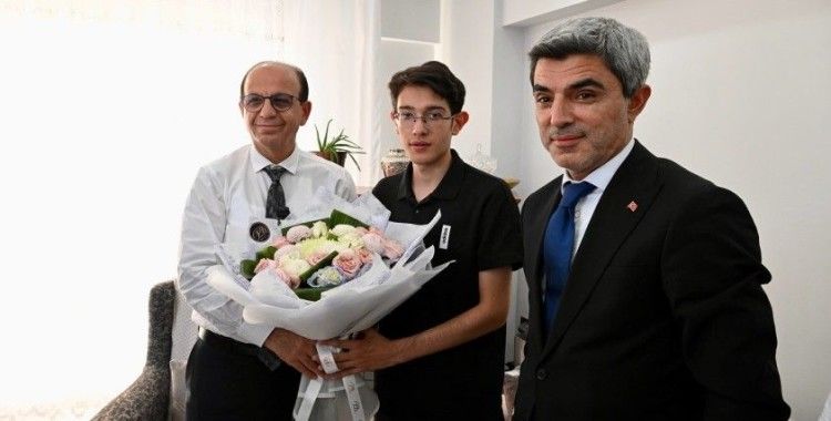 Geçit, Türkiye birincisi Arda Taşdemir’i ziyaret etti
