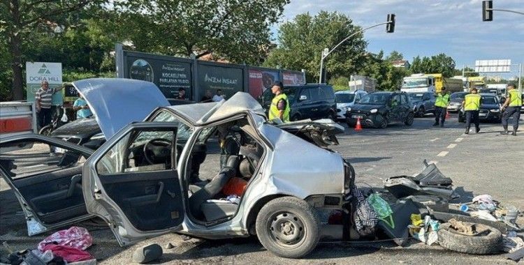 Kocaeli'de tırın çarptığı otomobildeki yaralanan çocuk, hastanede öldü