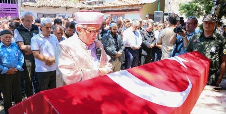 Şehit ormancı Şahin Dönertaş'ın cenazesi, memleketi Manisa'da toprağa verildi