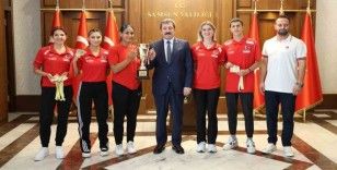 Vali Tavlı’dan Türkiye’nin gururu özel sporculara tebrik
