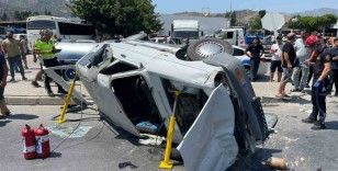 Söke’deki kazada otomobil yan yattı, polis tırın peşinde
