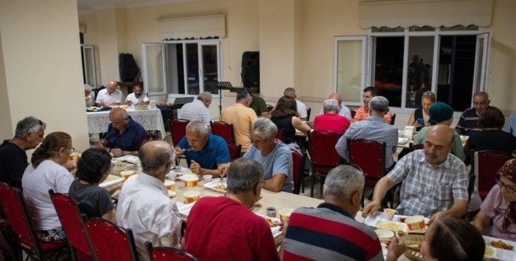 Başkan Günel Davutlar Cemevi’nde ’Matem orucu’ açma yemeğine katıldı
