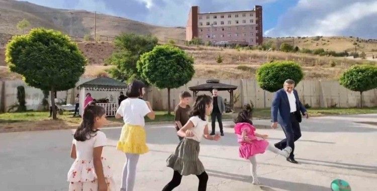 Vali Karaömeroğlu, çocuk evlerinde kalan çocukları ziyaret etti
