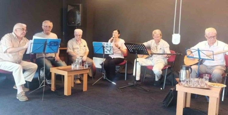 Eskişehir’de yaşlılar için Türk Halk Müziği Grubu tarafından verilen konser ilgi gördü
