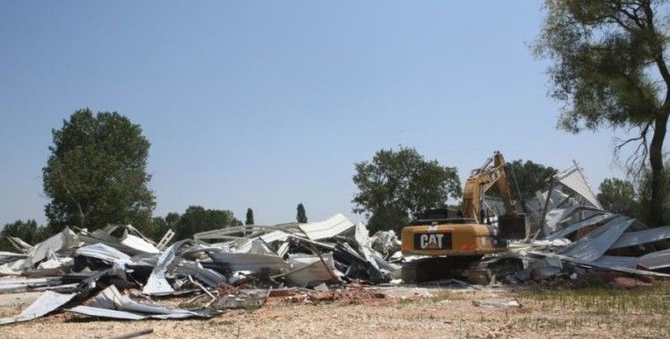 Tahtalı'da 2 kaçak yapı daha yıkıldı