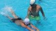 Sultangazi’de çocuklar yaz tatilinde yüzme öğreniyor
