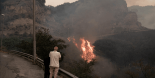 İtalya'nın Puglia bölgesinde orman yangını nedeniyle 1000'den fazla kişi tahliye edildi