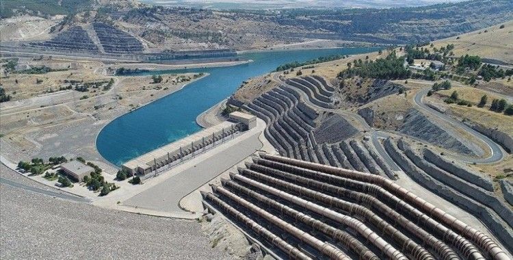 Ekonomiye yıllık 1,7 milyar dolar katkı sağlayan Atatürk Barajı 32 yaşında