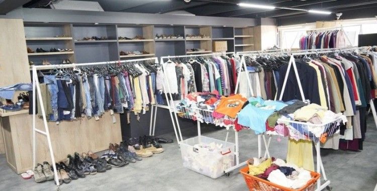 Yunusemre Giyim Mağazası ihtiyaç sahiplerine hizmet veriyor
