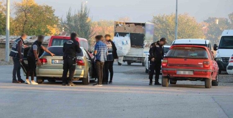 Erzincan’da 43 yıl 6 ay hapis cezası bulunan 7 şahıs yakalandı
