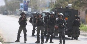 İsrail ordusu, Batı Şeria'da düzenlediği baskınlarda en az 11 Filistinliyi gözaltına aldı