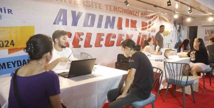 Aydın Büyükşehir Belediyesi tercih tırı yoğun ilgi görüyor
