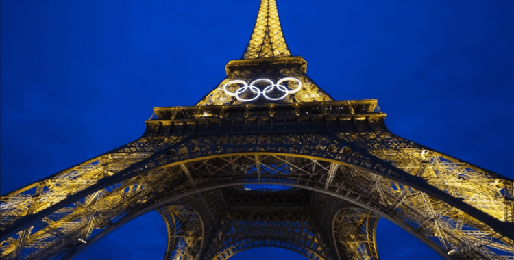 Fransız koşucunun Olimpiyatların açılış törenine başörtüsü ile katılmasına izin verilmemesi tepki topladı