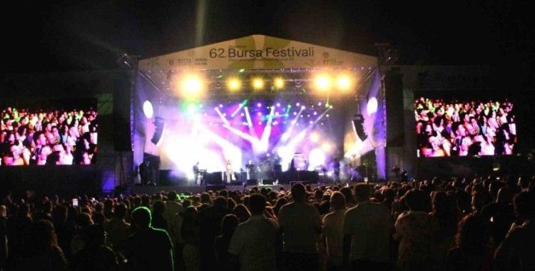 KÖFN ve Feride Hilal Akın, Bursa Festivali’nde gençlerle buluştu
