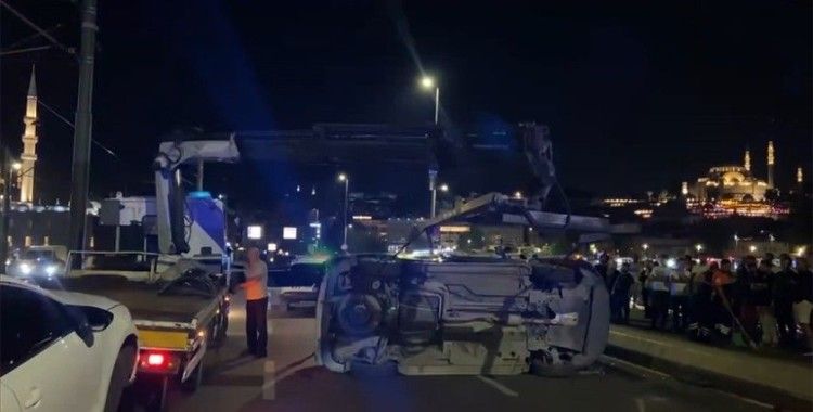 Galata Köprüsü'ndeki trafik kazasında 2 kişi yaralandı