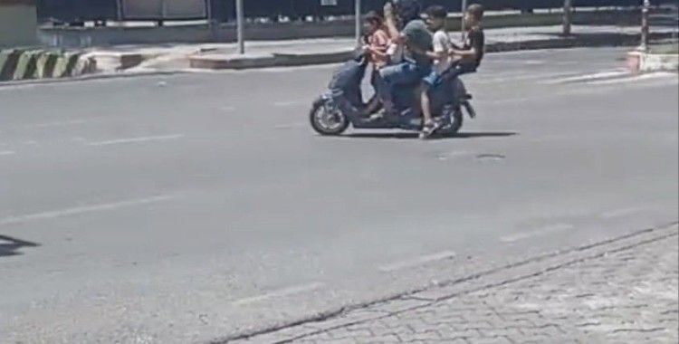 Siirt’te 5 kişi bir motosiklete bindi
