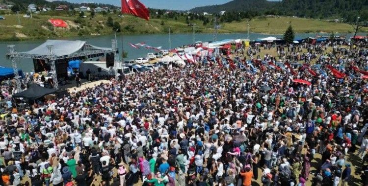 Binlerce kişinin katıldığı Akyazı Acelle Yaylası Şenlikleri’nde büyük coşku
