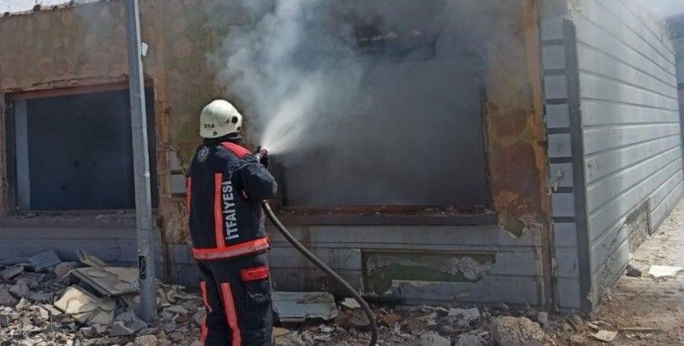 Malatya’da, metruk ev yangını
