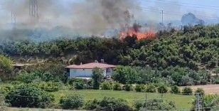 Anızlardan makilik alana sıçrayan yangın yerleşim yerlerine ulaşmadan söndürüldü