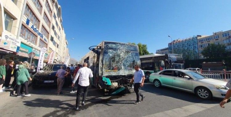 Freni patlayan halk otobüsü dehşet saçtı: 4 yaralı