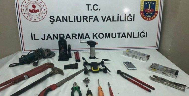 İş yerini soyan hırsızlar suçüstü yakalandı