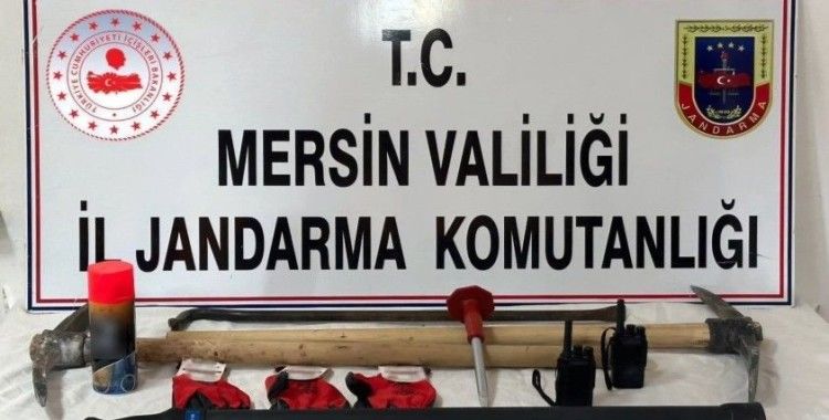 Mersin’de kaçak kazı yapan 3 şüpheli yakalandı
