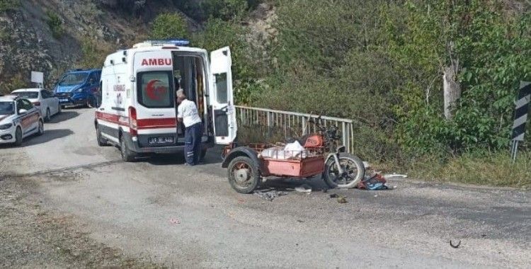 Motosiklet kamyona çarptı: 1 ölü, 1 yaralu