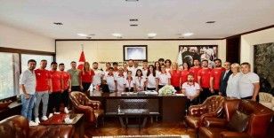 Başkan Çavuşoğlu Milli Takıma seçilen sporcularla buluştu
