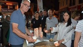 Sındırgı’da yüzlerce kişiye aşure dağıtıldı
