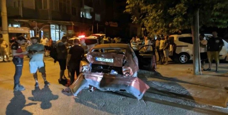 Keşan’da hafif ticari aracın çarpıp kaçtığı otomobildeki 1 kişi yaralandı
