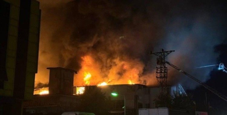 Avcılar'da bir fabrikada yangın çıktı