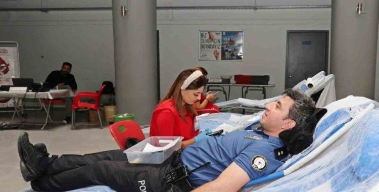 Ardahan’da polislerden kan bağışına destek
