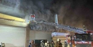 Başakşehir’de 2 katlı mobilya imalathanesinde korkutan yangın
