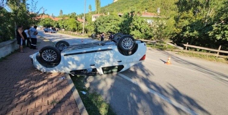 Kaldırıma çarpan otomobil takla attı: 1 yaralı